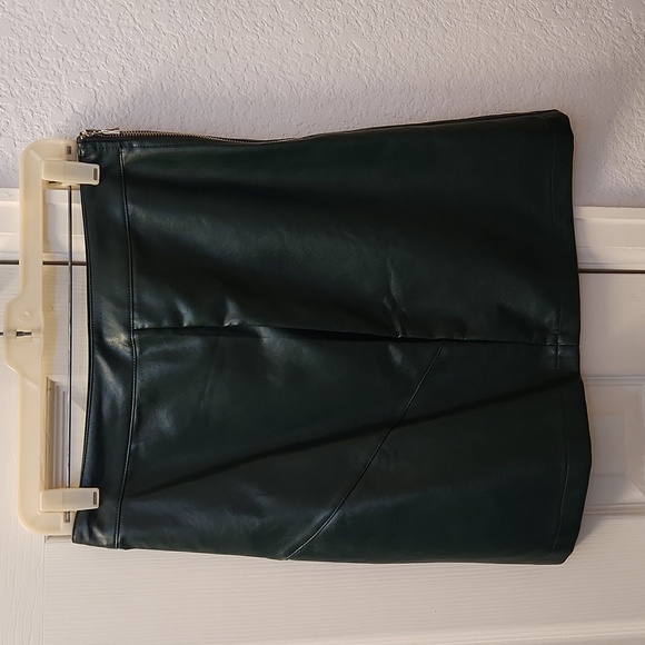 zeagoo Dresses & Skirts - Women's Green Faux Leather Skirt